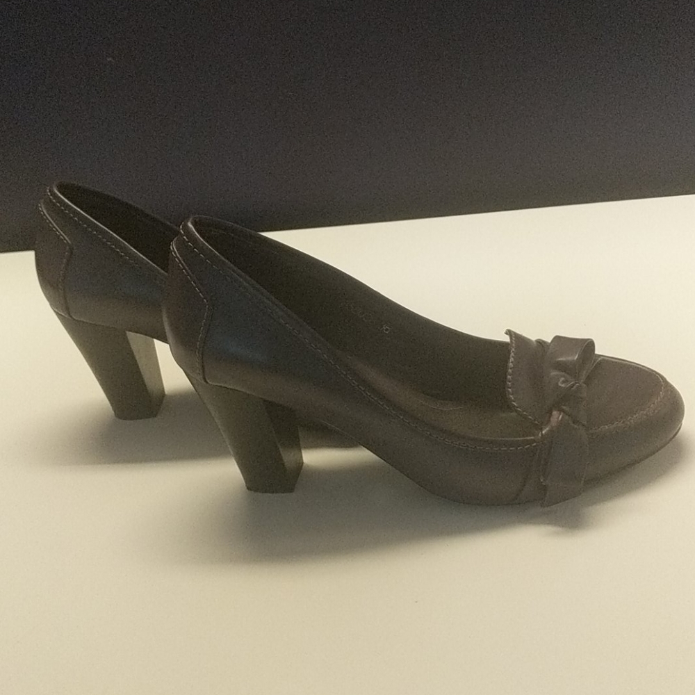 Shoes - Picture 4 of 7